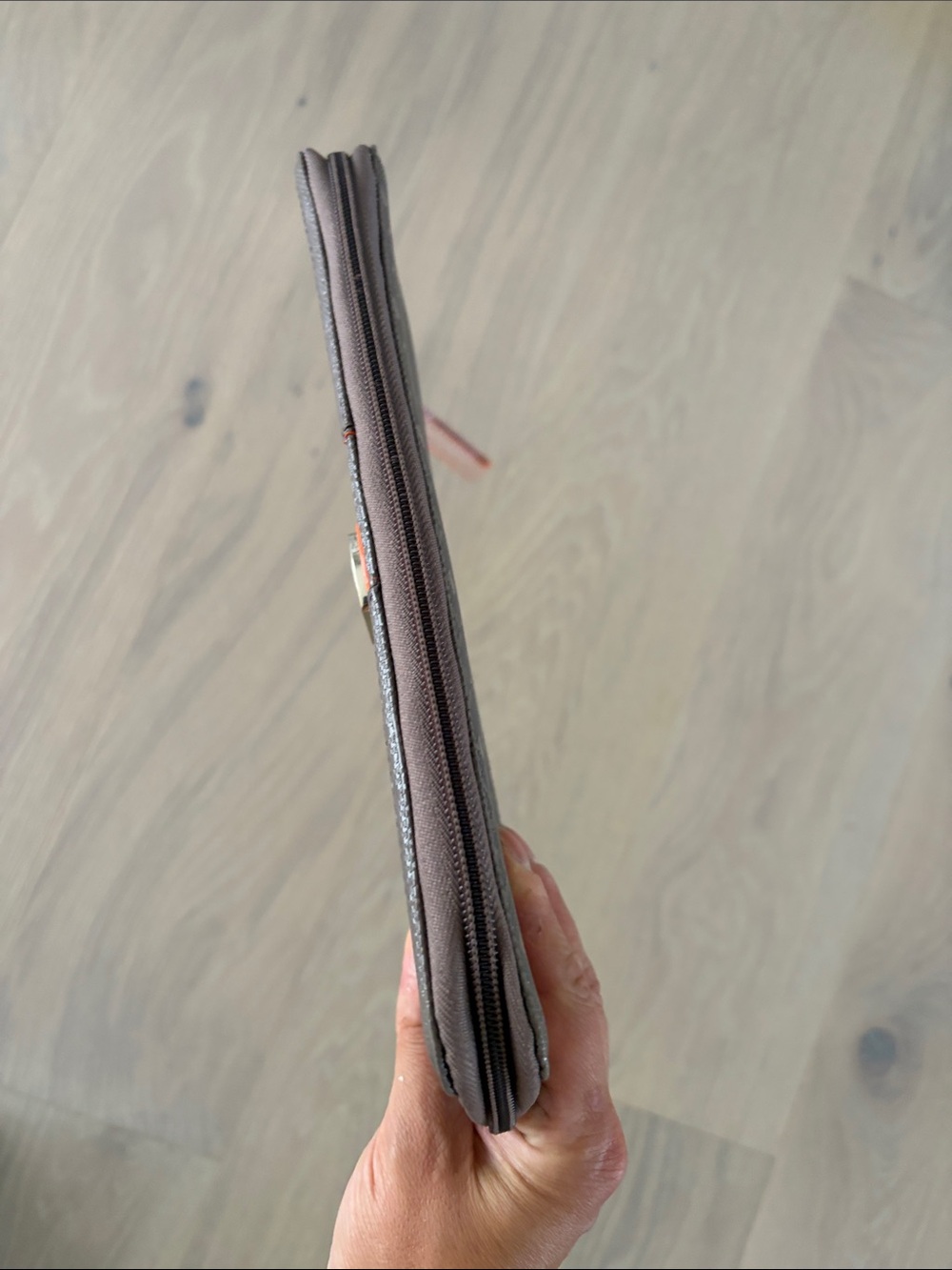 Guess Wallet - Picture 5 of 7